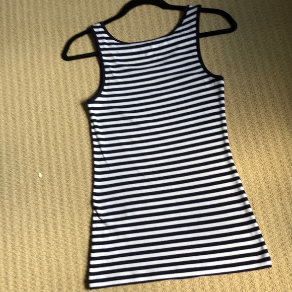 Gap Tank Top like new - Picture 2 of 3